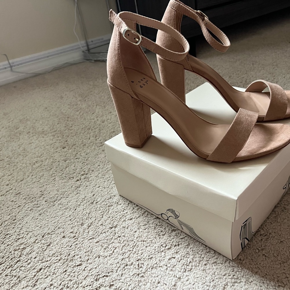 Elegant Tan Heeled Sandals